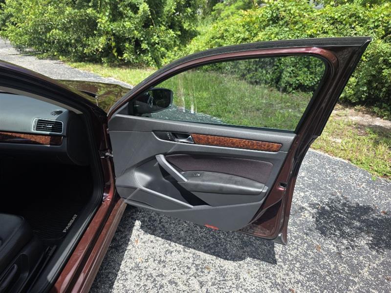 Volkswagen Passat 2.5L SEL Premium 2013