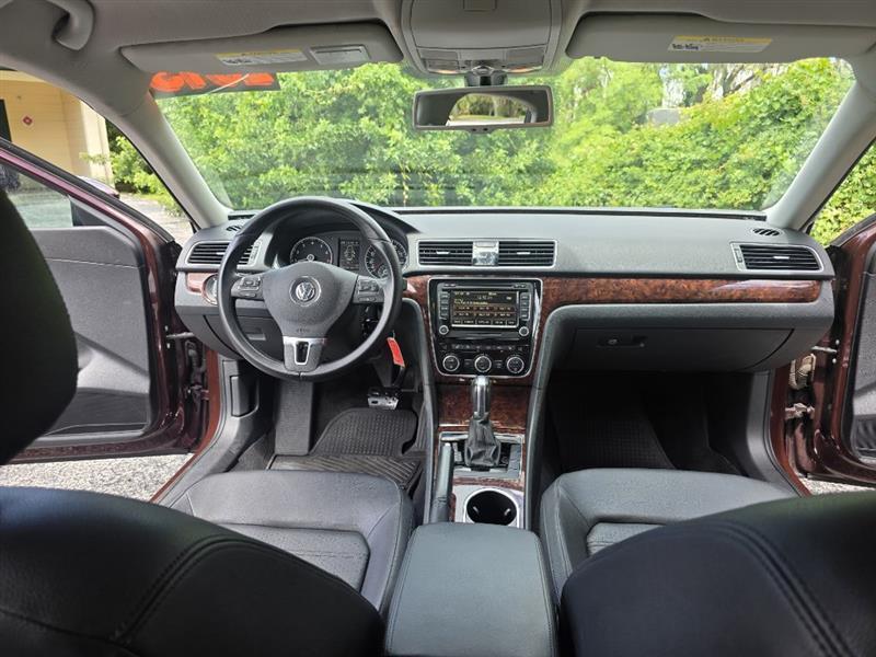 Volkswagen Passat 2.5L SEL Premium 2013