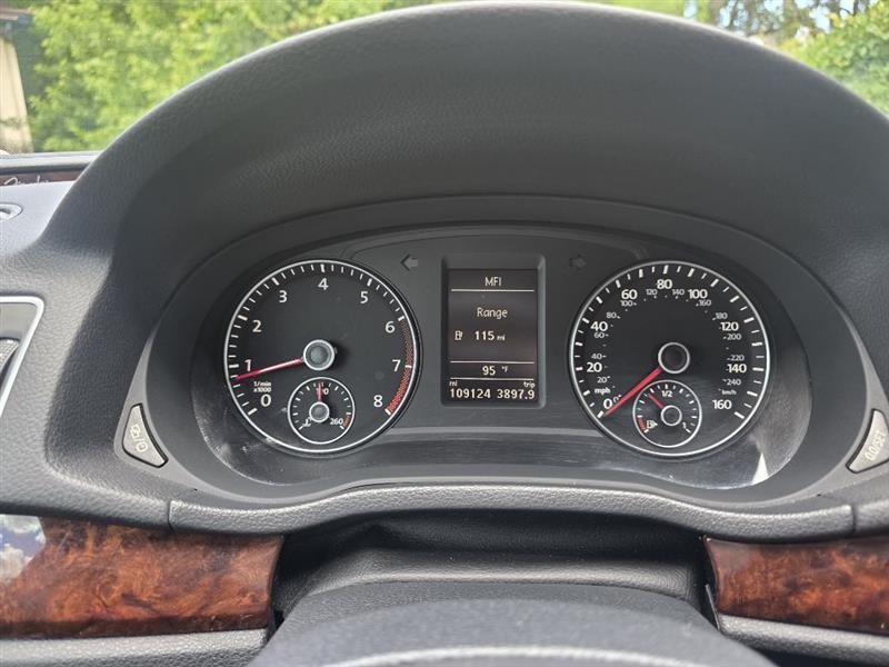 Volkswagen Passat 2.5L SEL Premium 2013