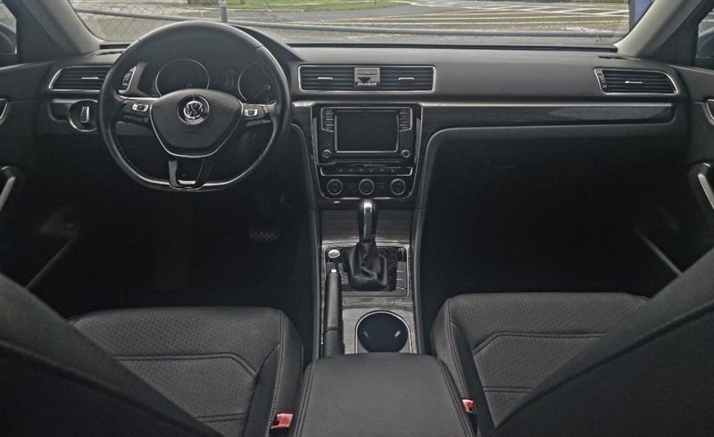 Volkswagen Passat SE 2018