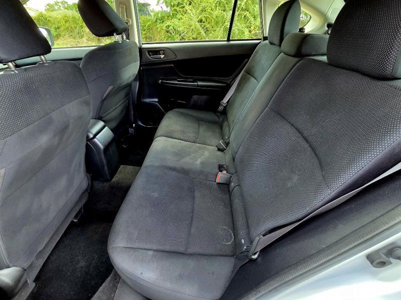 Subaru Impreza Premium 5-Door 2012
