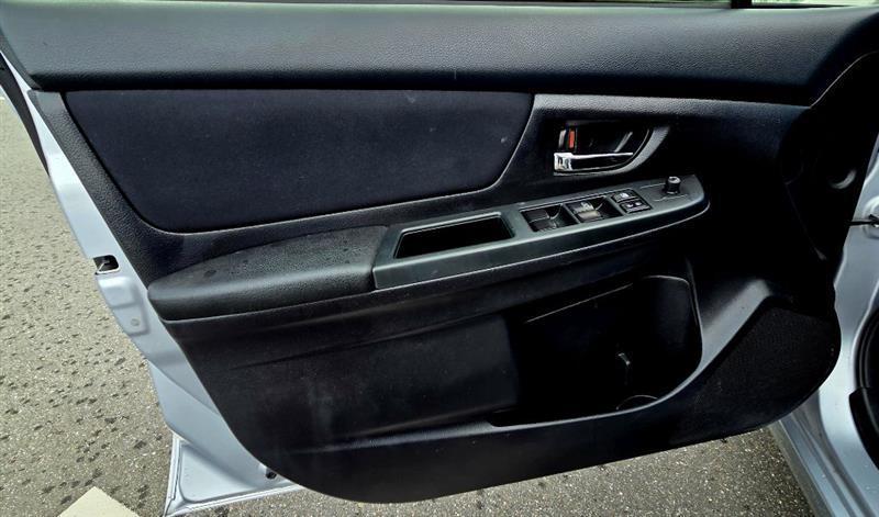 Subaru Impreza Premium 5-Door 2012