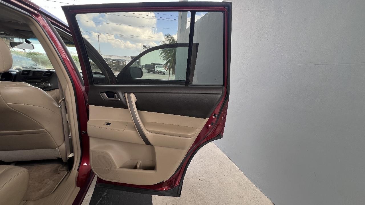 Toyota Highlander Sport 2WD 2010