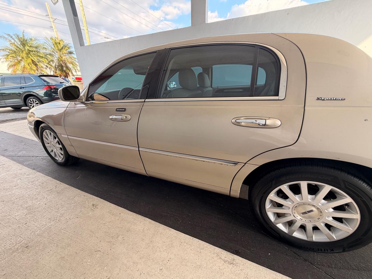 Lincoln Town Car Signature 2007