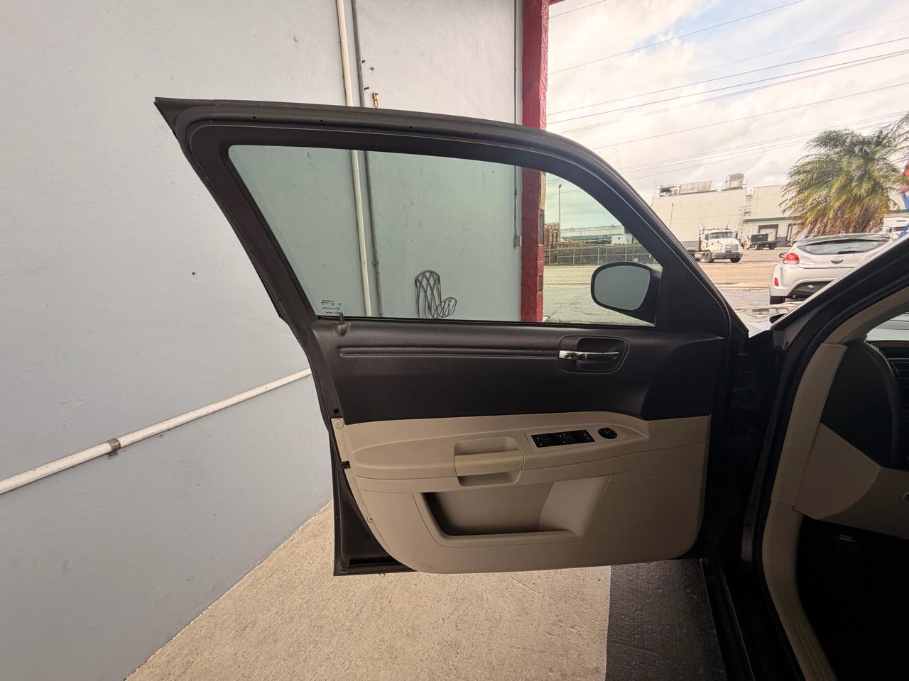 Chrysler 300 Base 2007