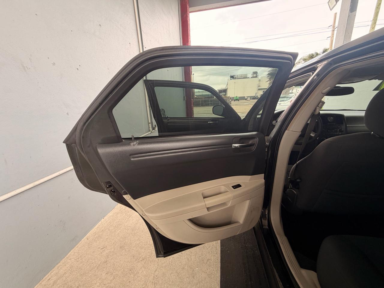 Chrysler 300 Base 2007