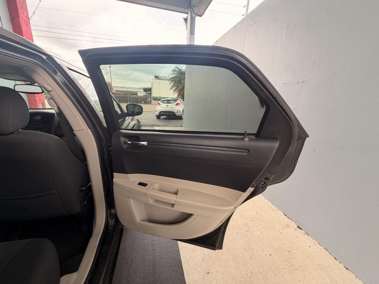 Chrysler 300 Base 2007