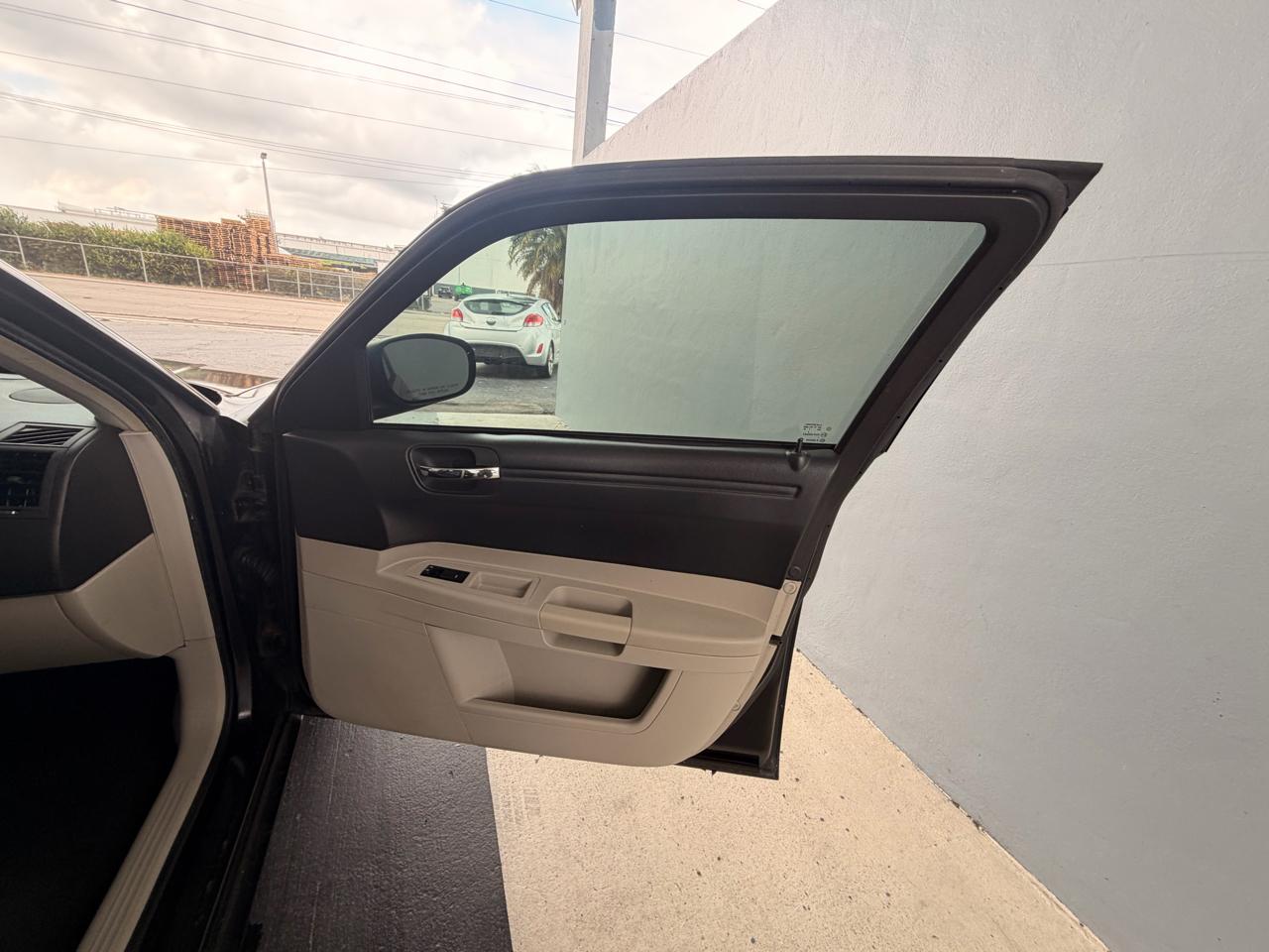 Chrysler 300 Base 2007