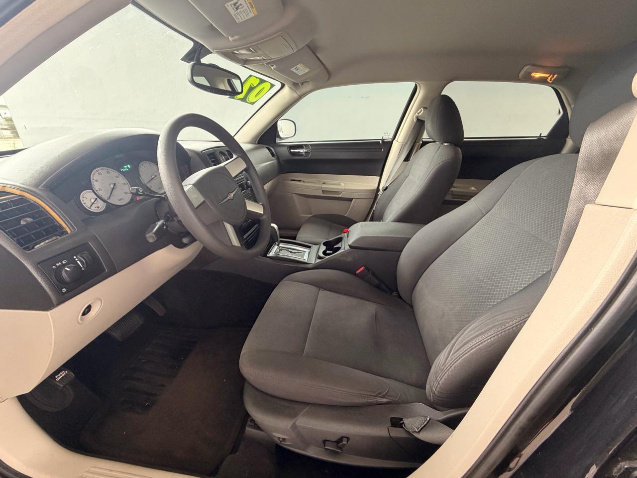 Chrysler 300 Base 2007