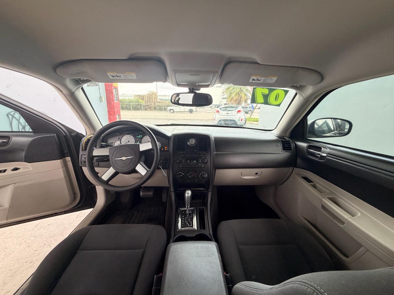 Chrysler 300 Base 2007