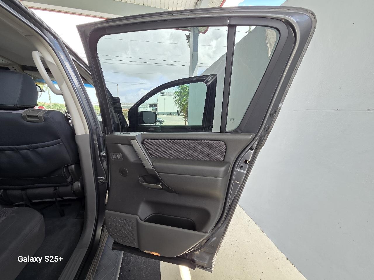 Nissan Armada LE 2WD 2006