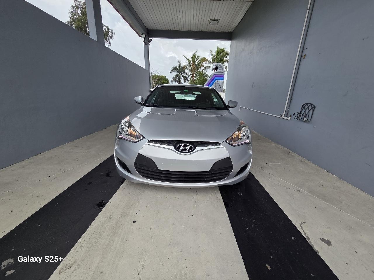 Hyundai Veloster Base 6MT 2016