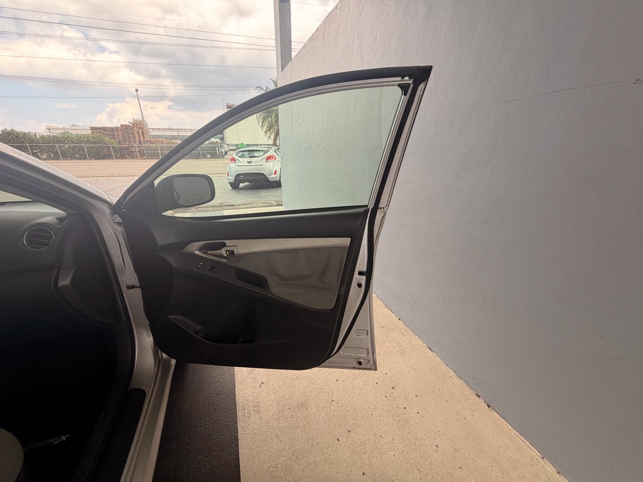 Toyota Matrix Base 4-Speed AT 2009