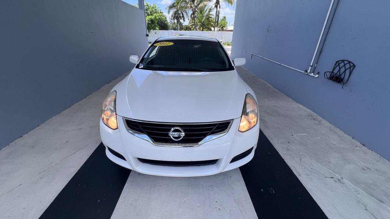 Nissan Altima 2.5 S 6M/T Coupe 2012