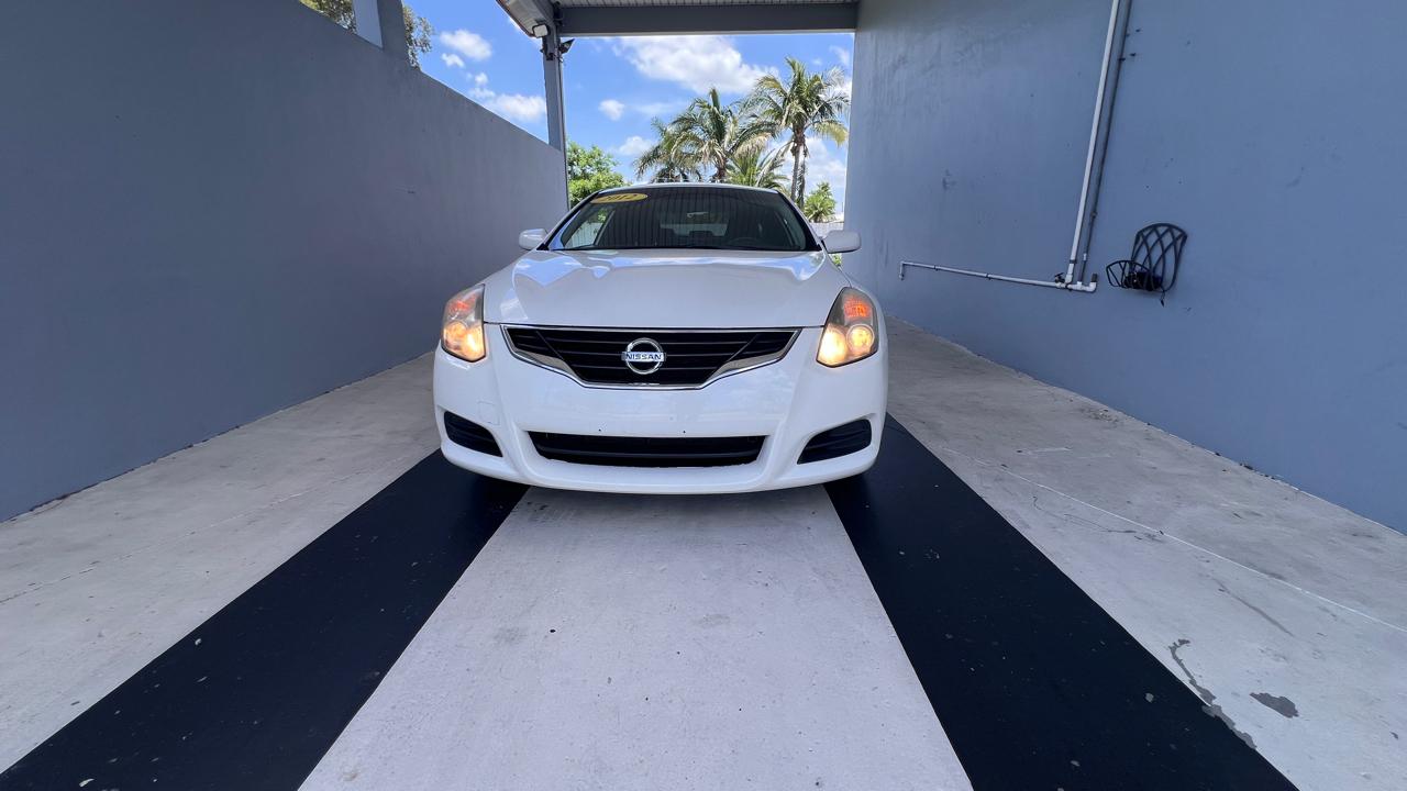 Nissan Altima 2.5 S 6M/T Coupe 2012