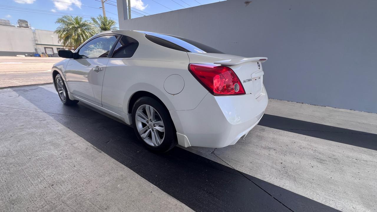 Nissan Altima 2.5 S 6M/T Coupe 2012