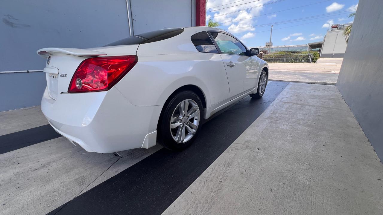 Nissan Altima 2.5 S 6M/T Coupe 2012