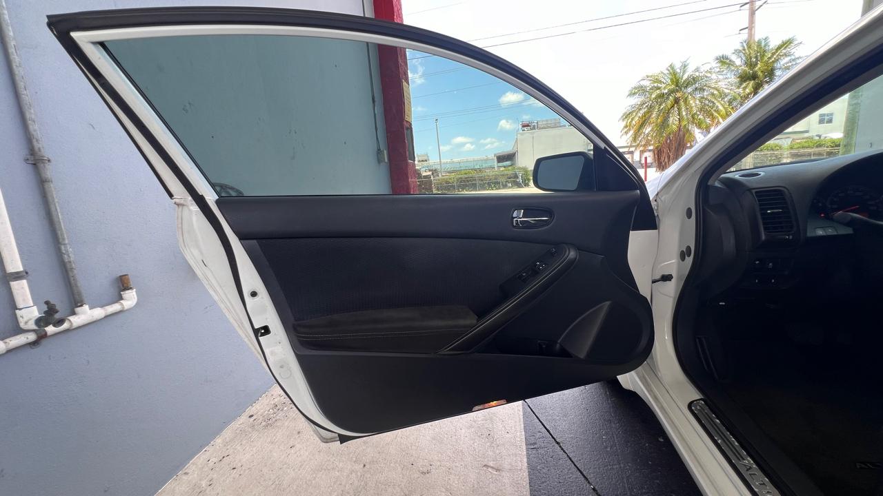 Nissan Altima 2.5 S 6M/T Coupe 2012
