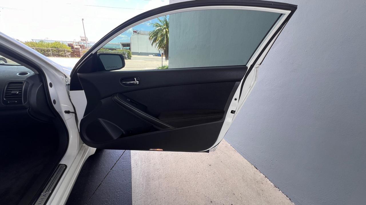 Nissan Altima 2.5 S 6M/T Coupe 2012