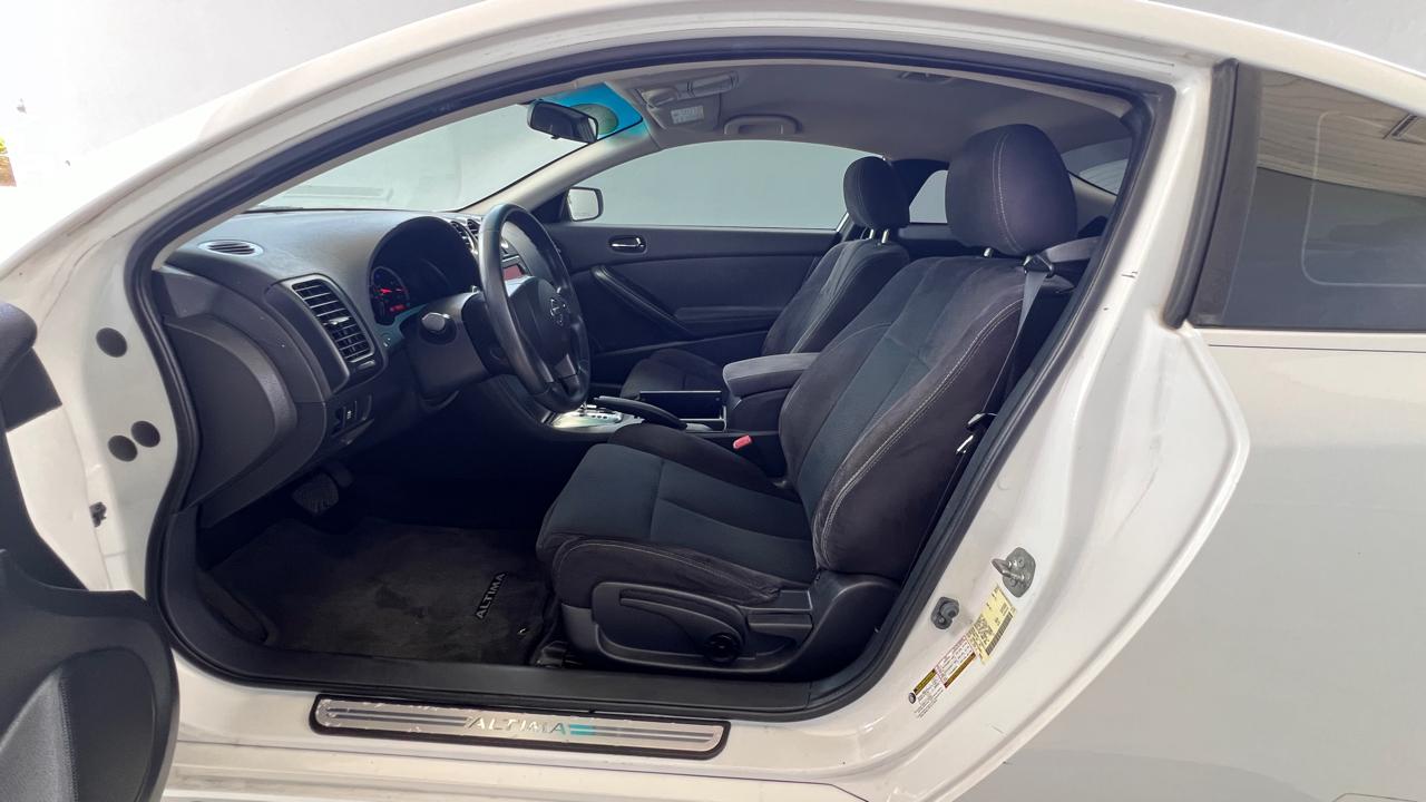 Nissan Altima 2.5 S 6M/T Coupe 2012