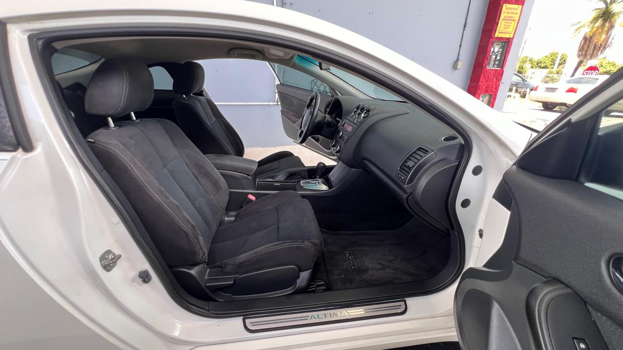 Nissan Altima 2.5 S 6M/T Coupe 2012
