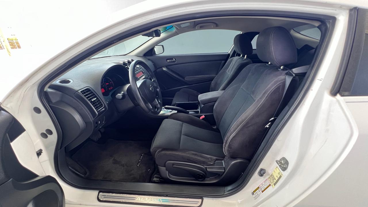 Nissan Altima 2.5 S 6M/T Coupe 2012