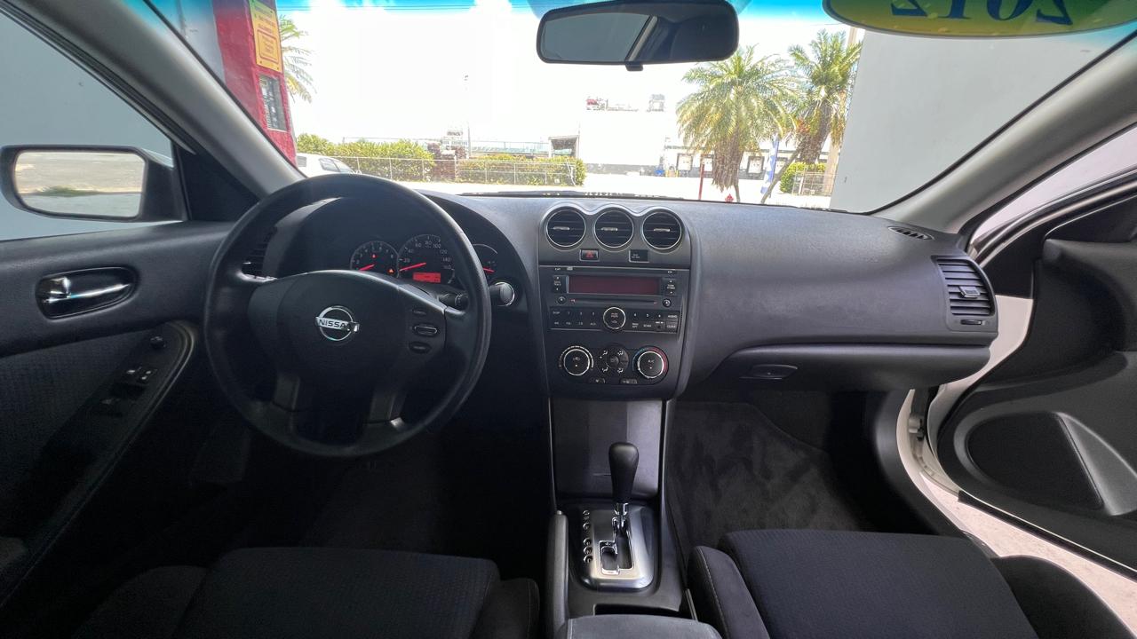 Nissan Altima 2.5 S 6M/T Coupe 2012