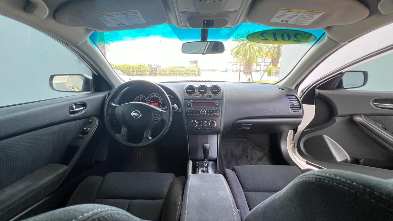 Nissan Altima 2.5 S 6M/T Coupe 2012