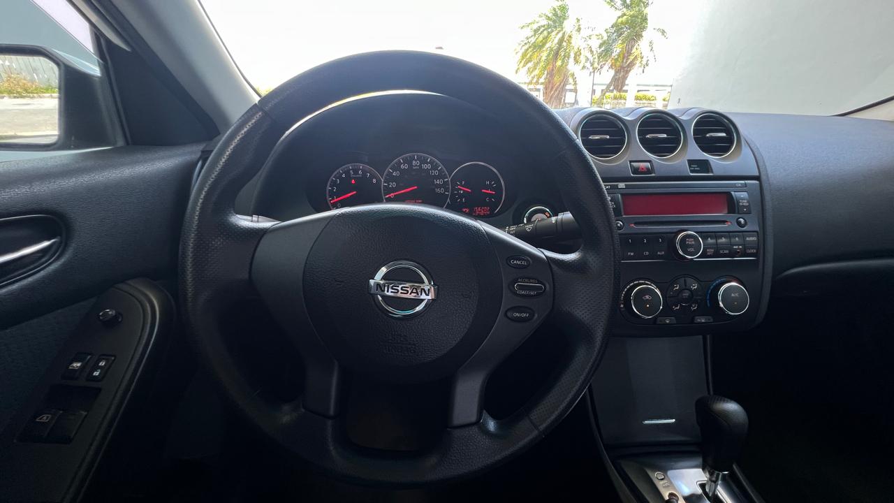 Nissan Altima 2.5 S 6M/T Coupe 2012