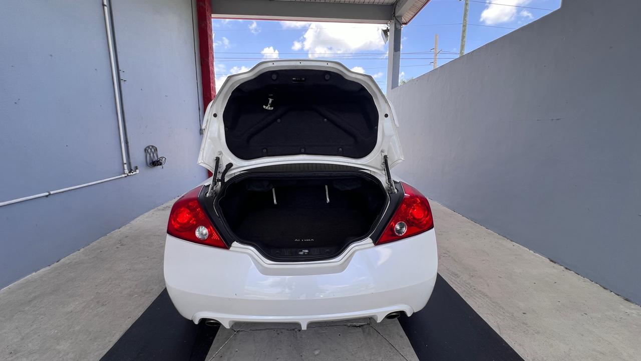Nissan Altima 2.5 S 6M/T Coupe 2012
