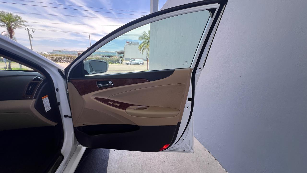 Hyundai Sonata Hybrid Sedan 2015