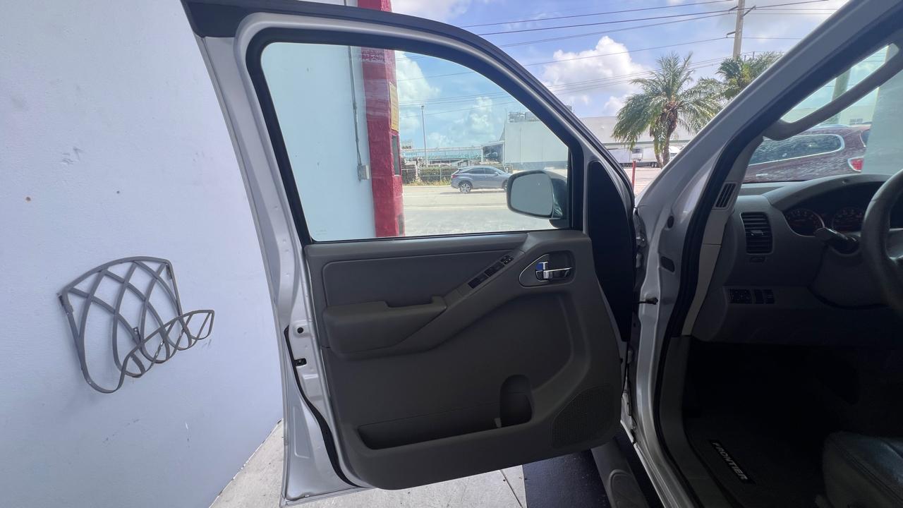 Nissan Frontier S Crew Cab 2WD 2011