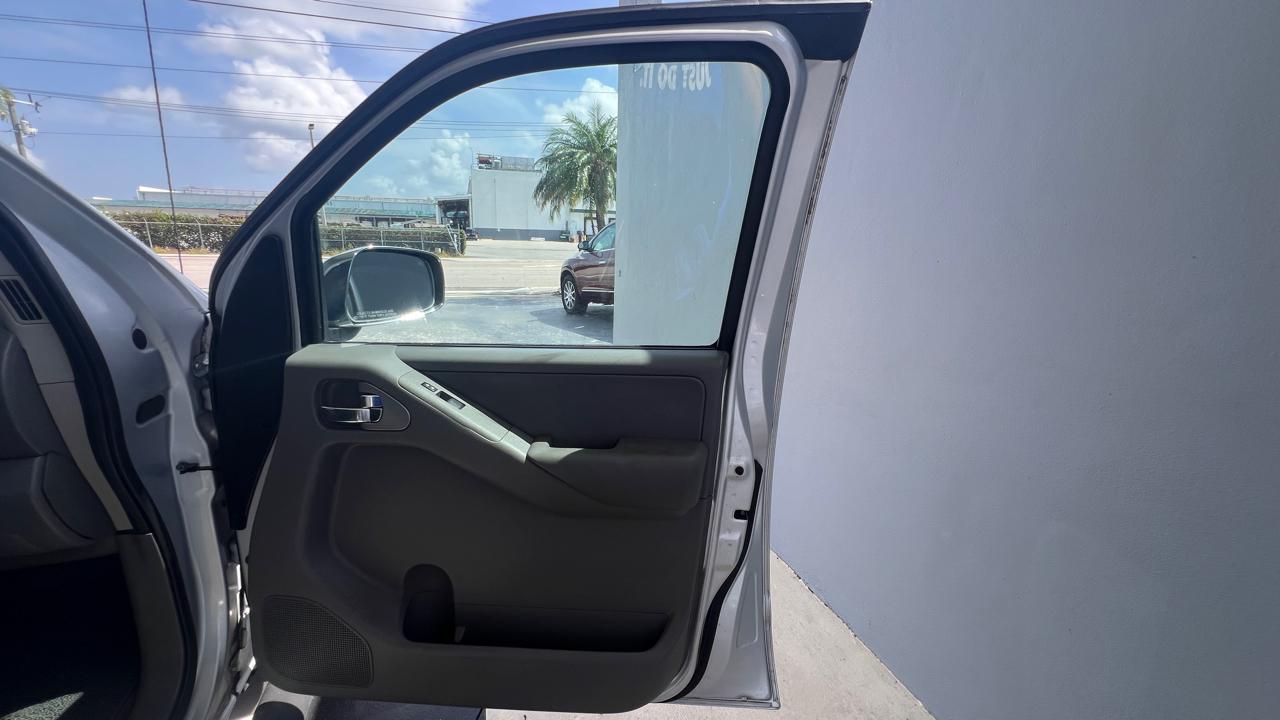 Nissan Frontier S Crew Cab 2WD 2011