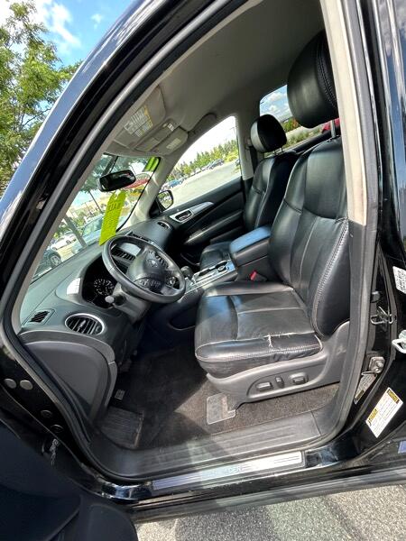 2017 Nissan Pathfinder Platinum photo 3