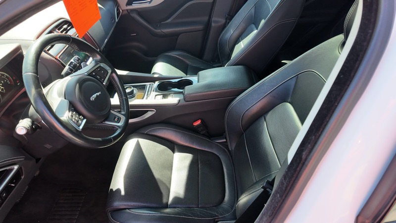 2017 Jaguar F-PACE S photo 3