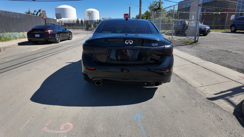 2015 Infiniti Q50 AWD photo 3