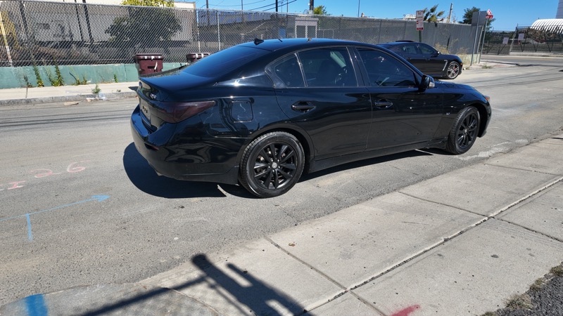 2015 Infiniti Q50 AWD photo 4