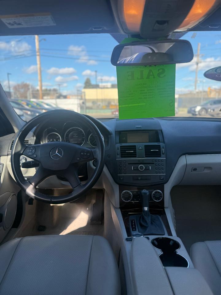 Mercedes-Benz C-Class C300 4MATIC Luxury Sedan 2011