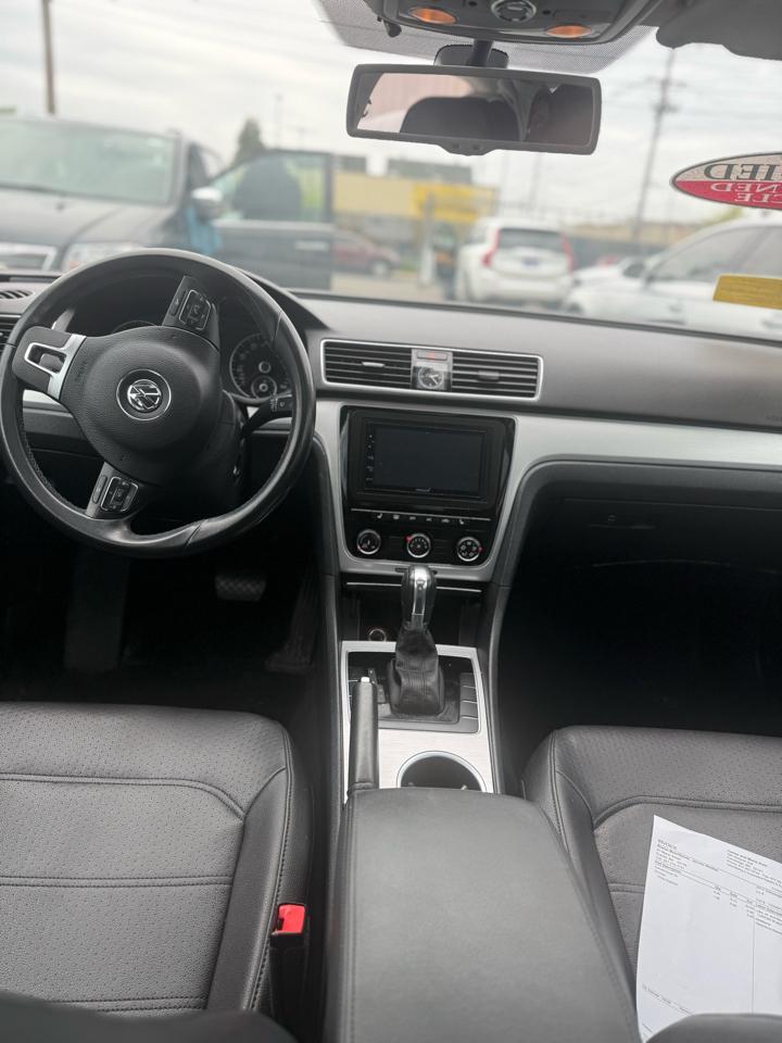 Volkswagen Passat 2.5L SE AT 2013