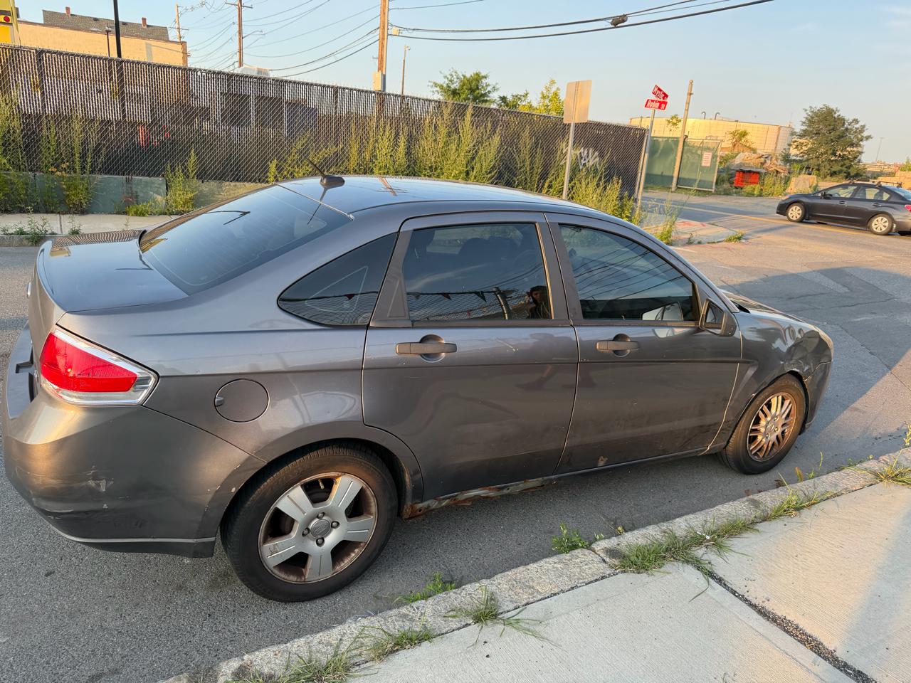 Ford Focus SE Sedan 2010