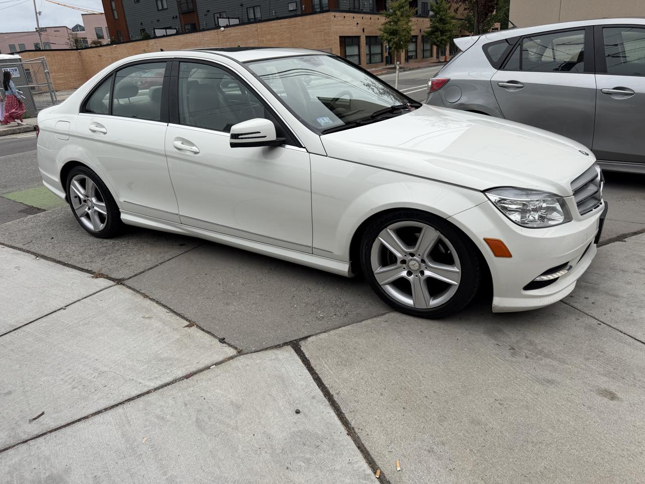 Mercedes-Benz C-Class C300 4MATIC Luxury Sedan 2011