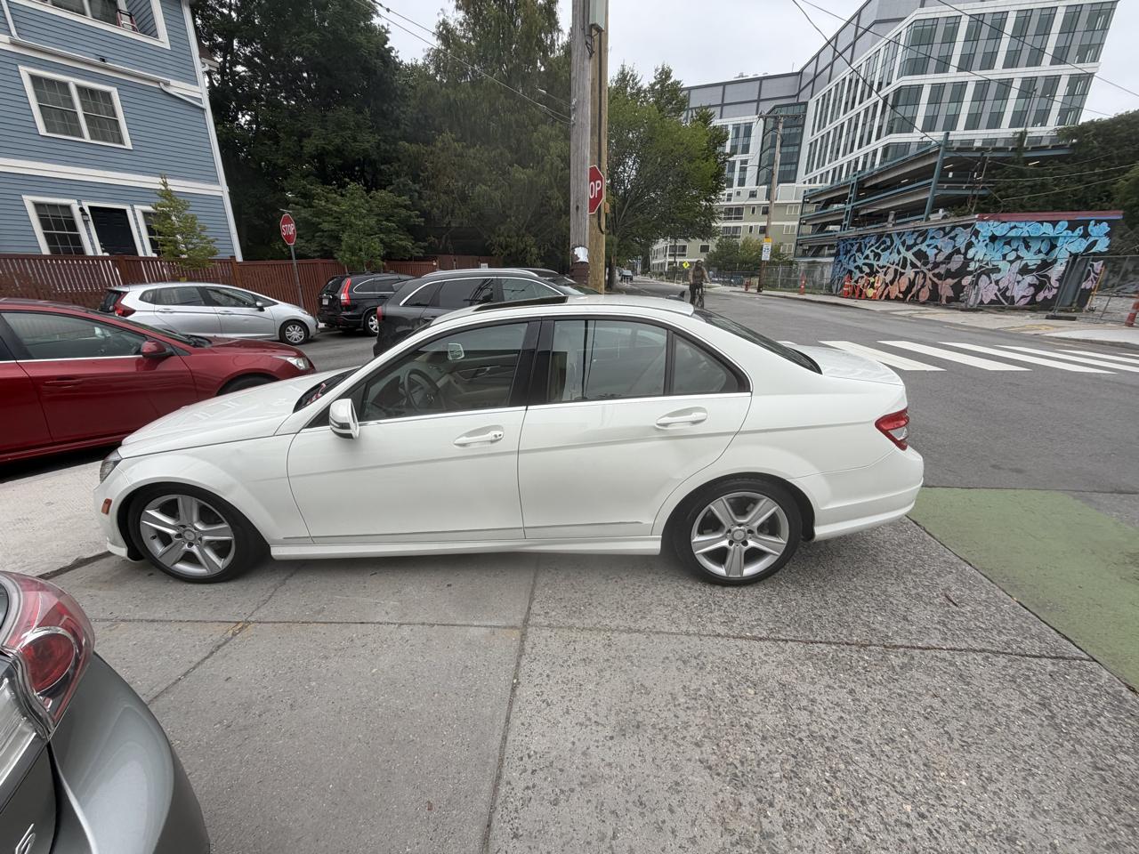 Mercedes-Benz C-Class C300 4MATIC Luxury Sedan 2011