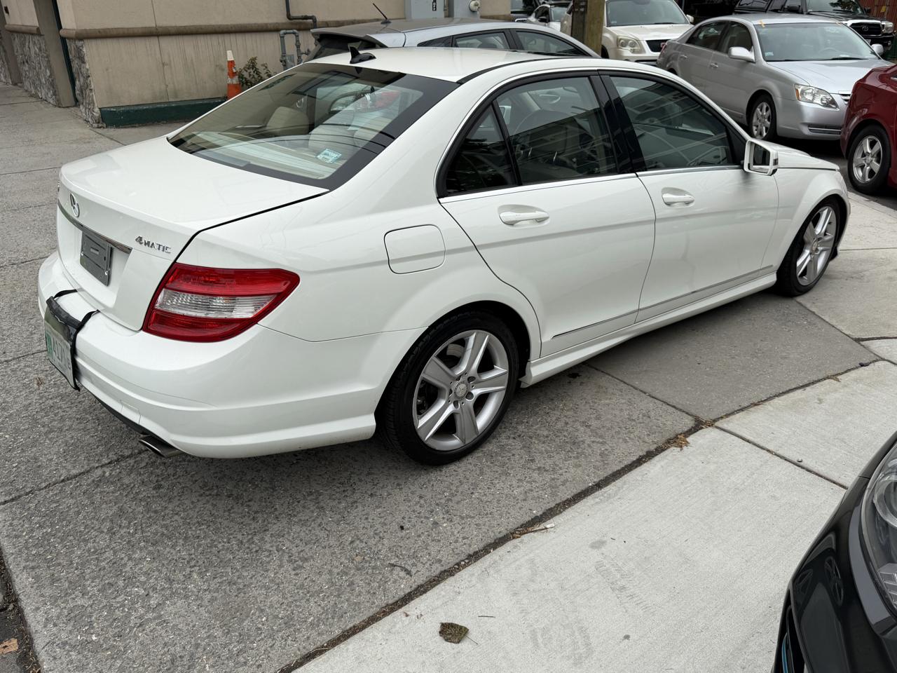Mercedes-Benz C-Class C300 4MATIC Luxury Sedan 2011