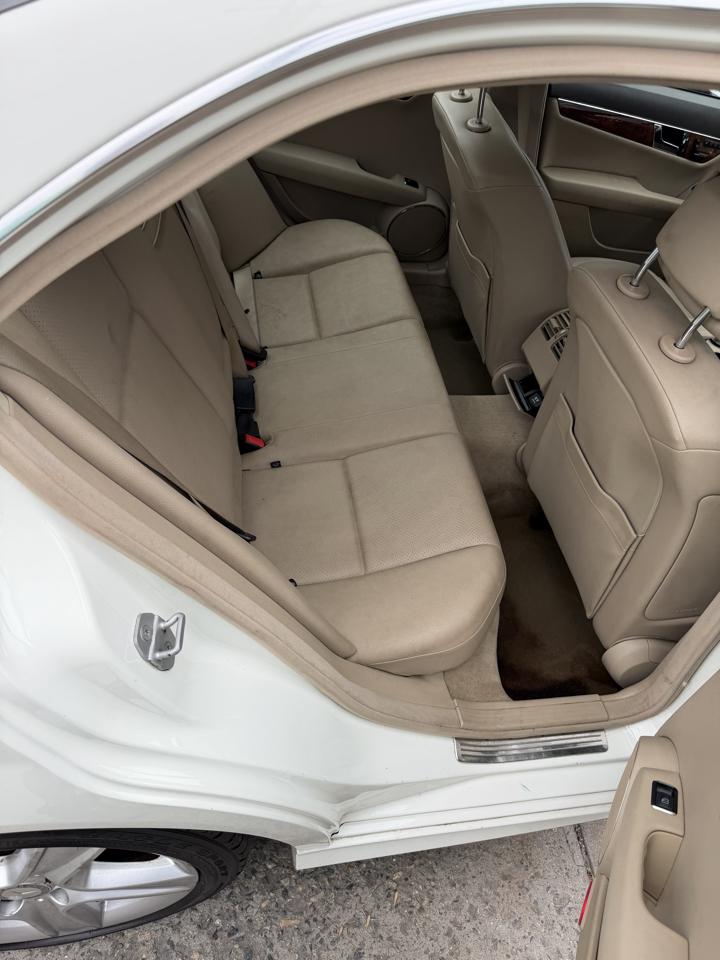 Mercedes-Benz C-Class C300 4MATIC Luxury Sedan 2011