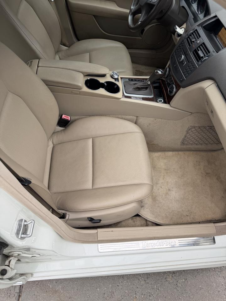Mercedes-Benz C-Class C300 4MATIC Luxury Sedan 2011