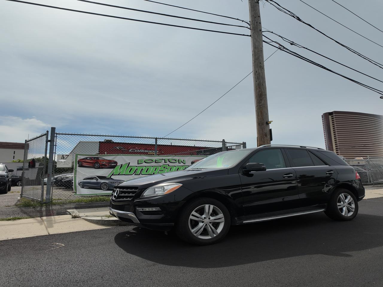 Black 2013 Mercedes-Benz M-Class SUV / Crossover Rear-Wheel Drive 