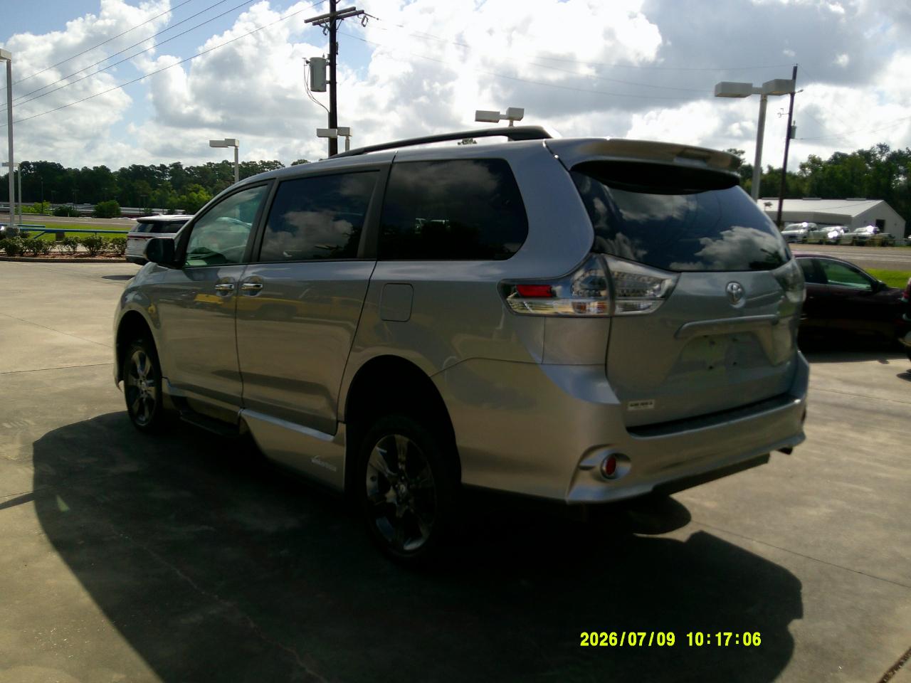 Toyota Sienna 5dr 8-Pass Van V6 SE FWD (Natl) 2014