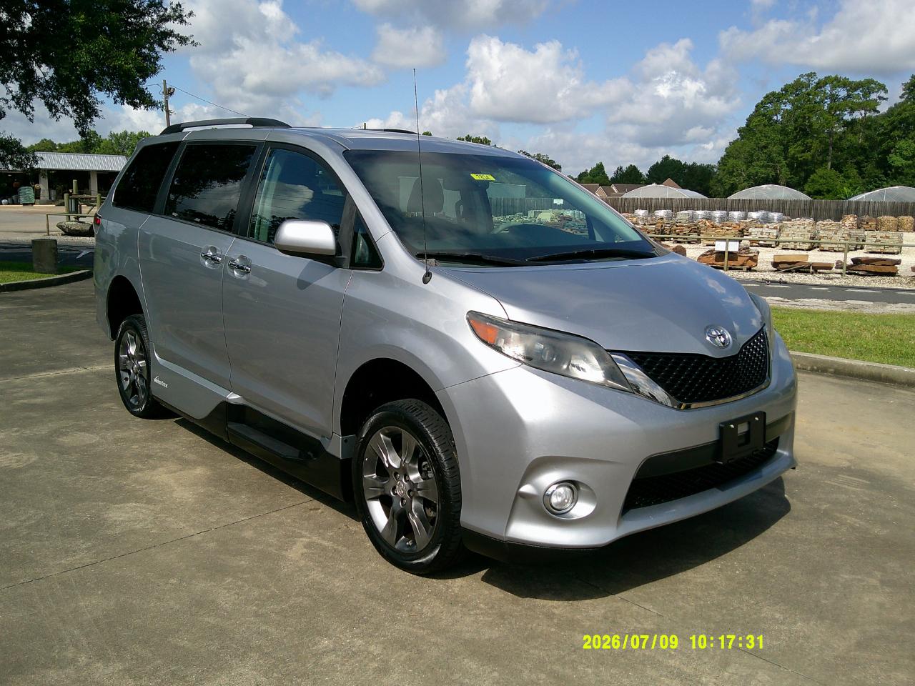 Toyota Sienna 5dr 8-Pass Van V6 SE FWD (Natl) 2014
