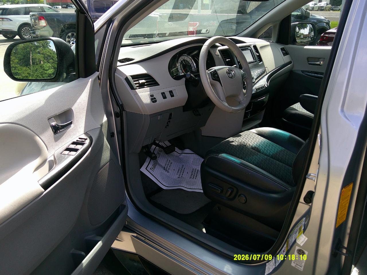 Toyota Sienna 5dr 8-Pass Van V6 SE FWD (Natl) 2014