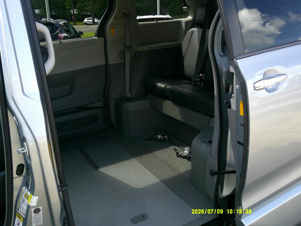 Toyota Sienna 5dr 8-Pass Van V6 SE FWD (Natl) 2014